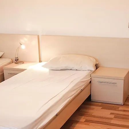 Decebal - Central 3-room Апартаменти Бухарест